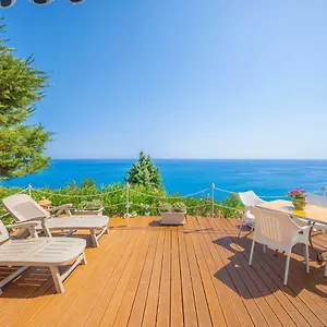Holiday home The Sound Of The Sea